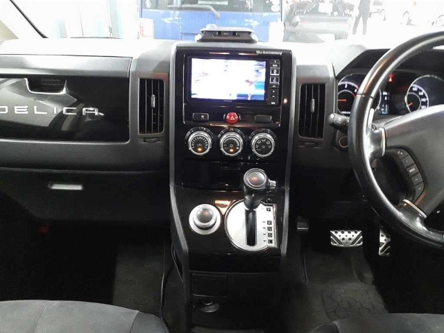 MITSUBISHI DELICA D5 2018