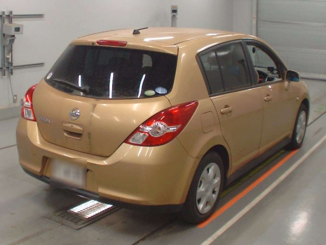 NISSAN TIIDA 2011