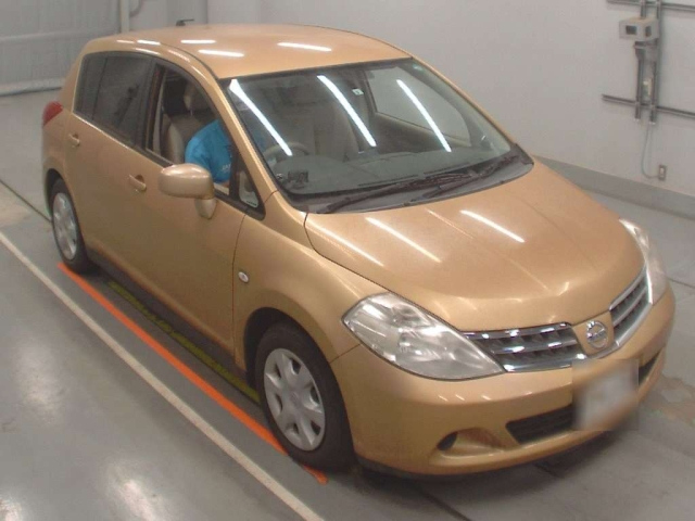 NISSAN TIIDA 2011