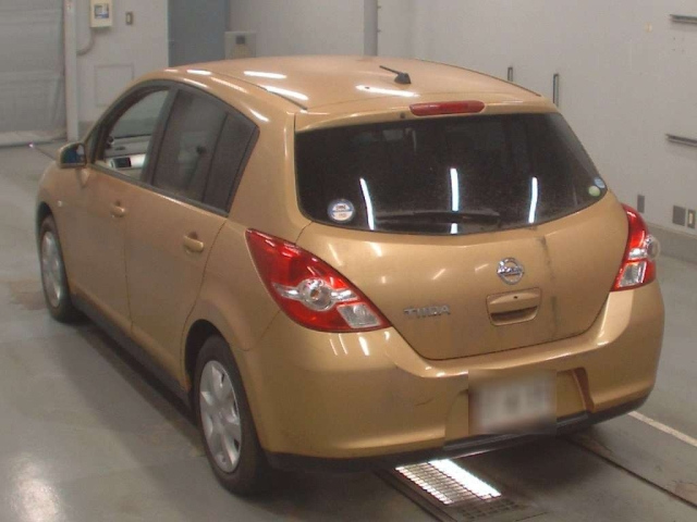 NISSAN TIIDA 2011