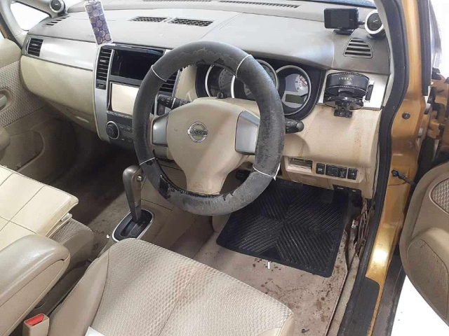 NISSAN TIIDA 2011