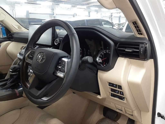 TOYOTA LAND CRUISER 2023