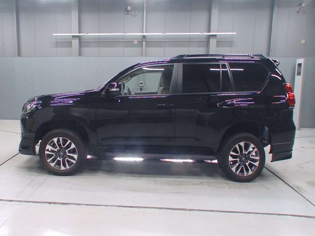 TOYOTA LAND CRUISER PRADO 2021