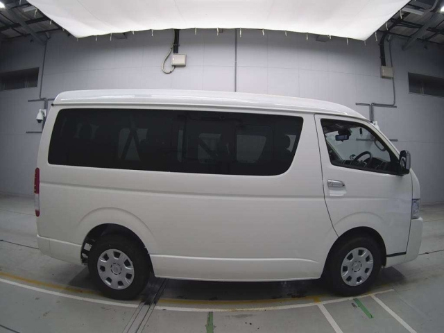 TOYOTA HIACE 2025