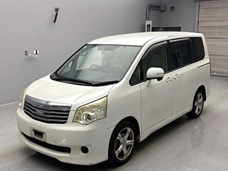 TOYOTA NOAH 2010