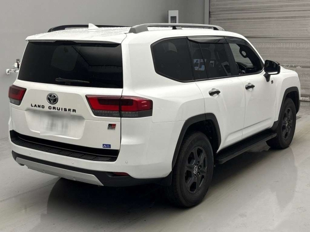 TOYOTA LAND CRUISER 2023