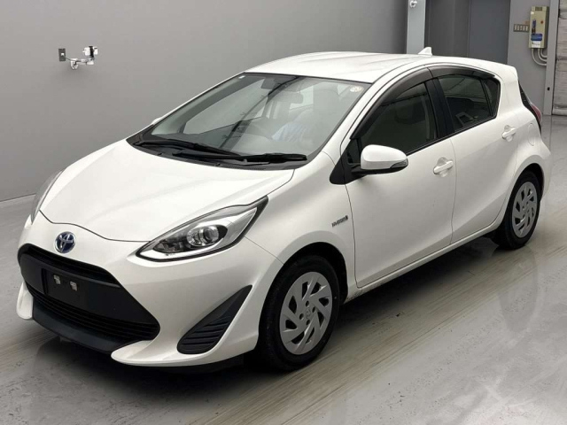 TOYOTA AQUA 2019