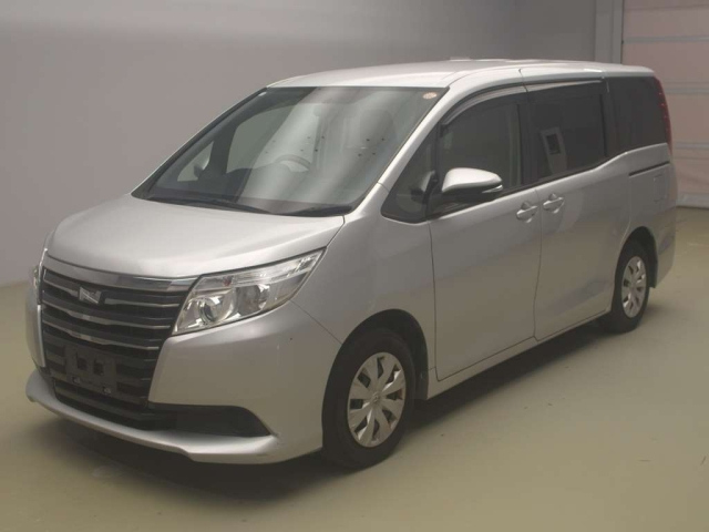 TOYOTA NOAH 2014