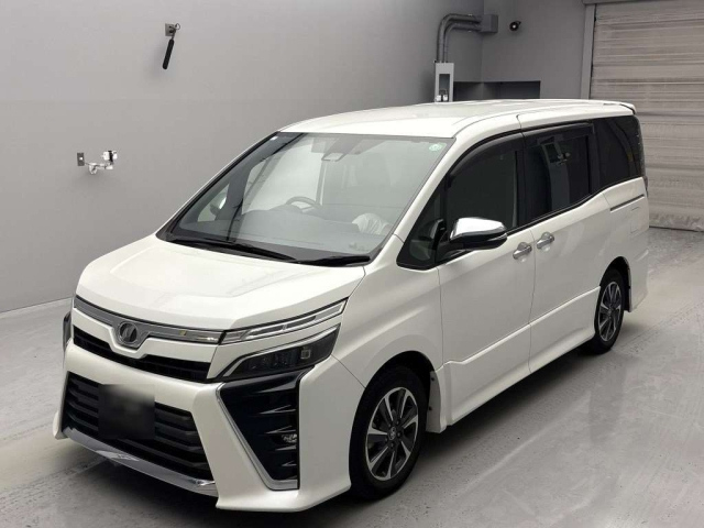 TOYOTA VOXY 2018