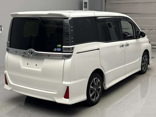 TOYOTA VOXY 2018