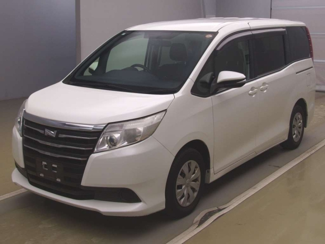 TOYOTA NOAH 2015