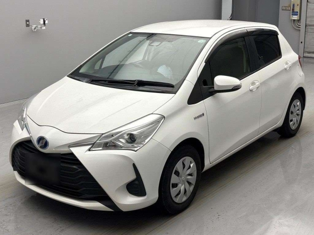 TOYOTA VITZ 2018