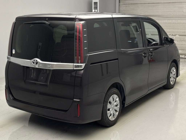 TOYOTA NOAH 2021