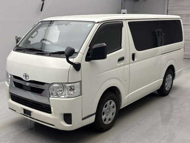 TOYOTA HIACE VAN 2020