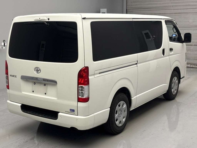 TOYOTA HIACE VAN 2020