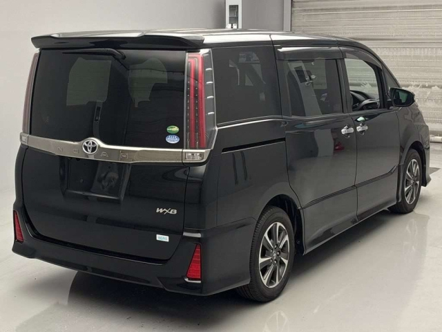 TOYOTA NOAH 2018