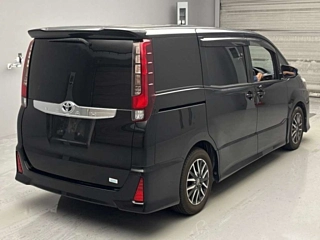 TOYOTA NOAH 2015