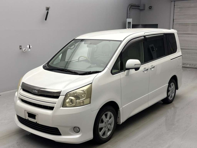 TOYOTA NOAH 2008