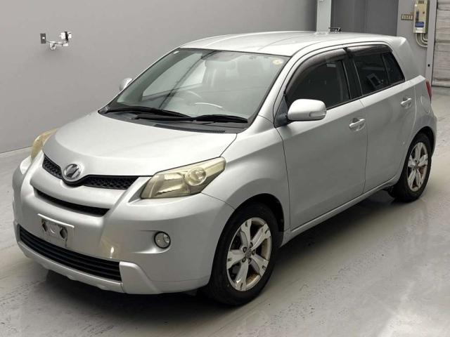 TOYOTA IST 2010