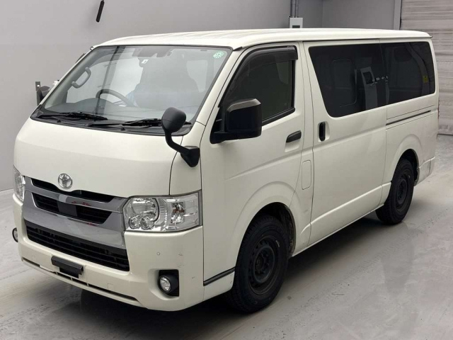 TOYOTA HIACE VAN 2020