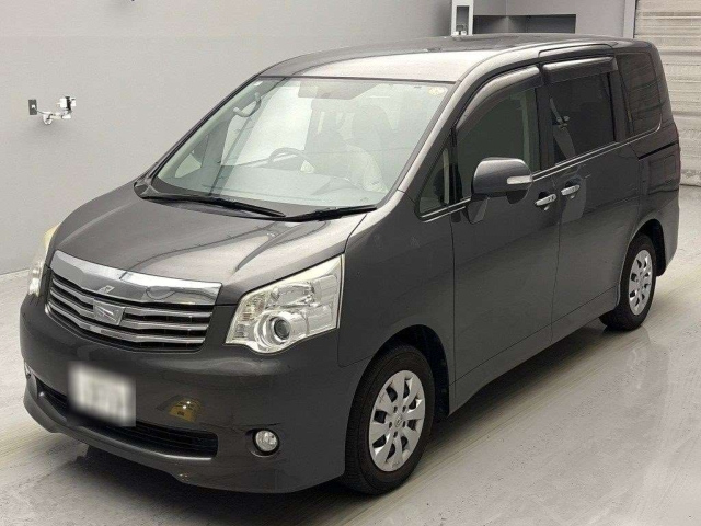 TOYOTA NOAH 2012
