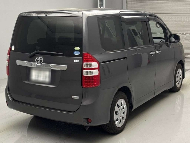 TOYOTA NOAH 2012