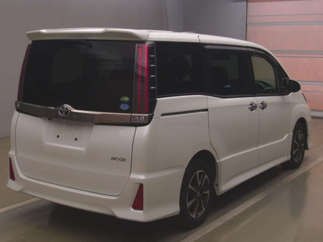 TOYOTA NOAH 2018