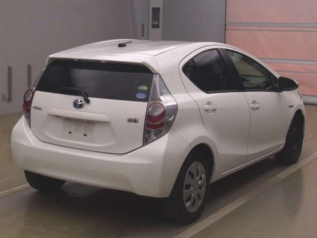 TOYOTA AQUA 2012