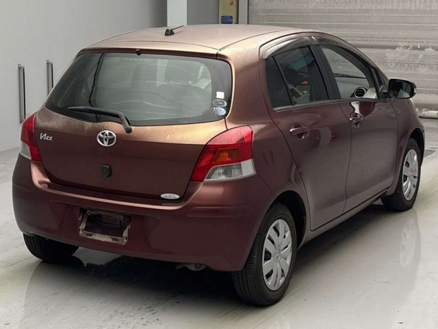 TOYOTA VITZ 2010