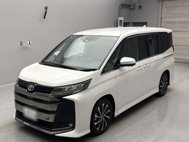 TOYOTA NOAH 2025