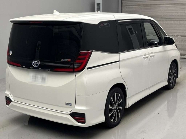 TOYOTA NOAH 2025