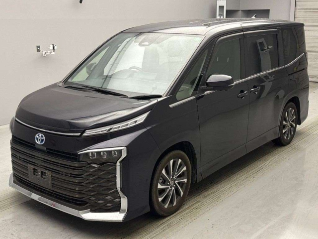 TOYOTA VOXY 2022