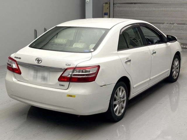 TOYOTA PREMIO 2013