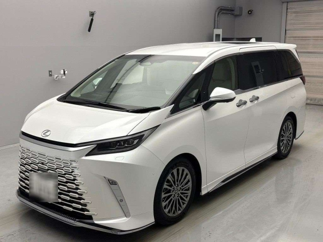 LEXUS LM 2025