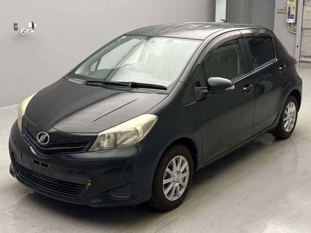 TOYOTA VITZ 2013