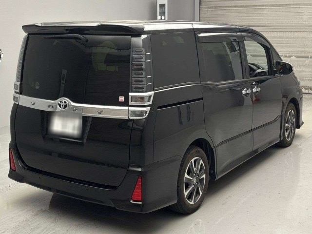 TOYOTA VOXY 2021