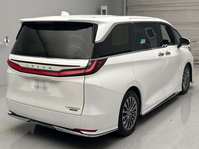 LEXUS LM 2025