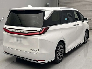 LEXUS LM 2025