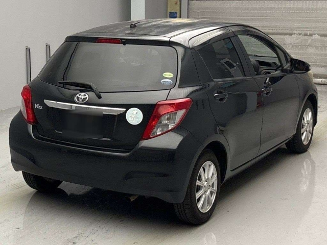 TOYOTA VITZ 2013