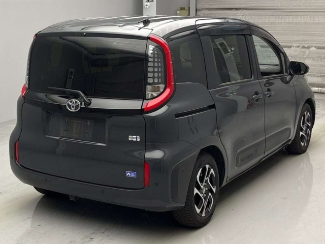 TOYOTA SIENTA 2022