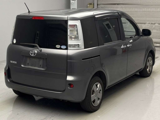 TOYOTA SIENTA 2011