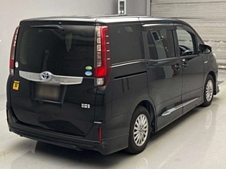 TOYOTA NOAH 2015