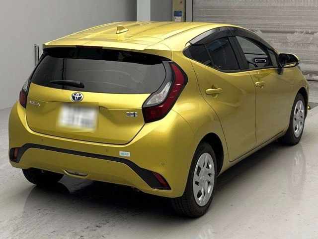TOYOTA AQUA 2023