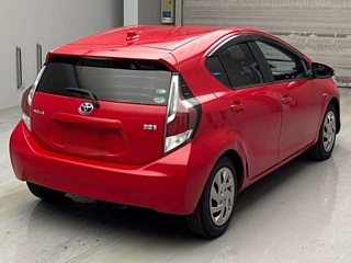 TOYOTA AQUA 2015