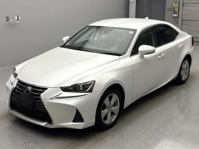 LEXUS IS 2019