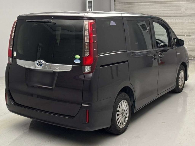 TOYOTA NOAH 2014
