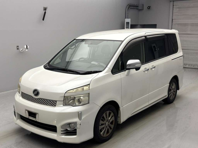 TOYOTA VOXY 2012