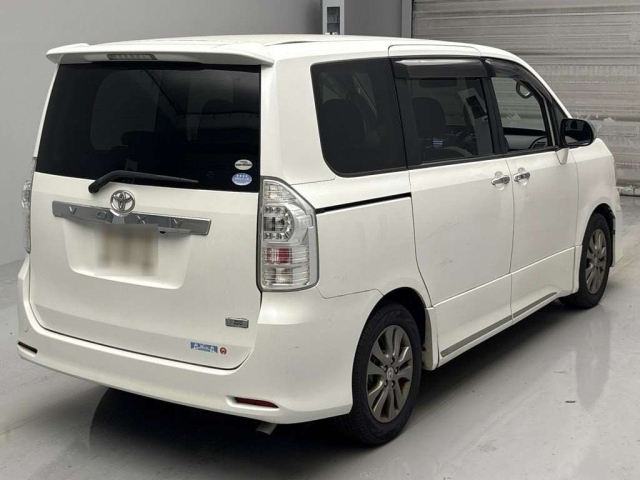 TOYOTA VOXY 2012