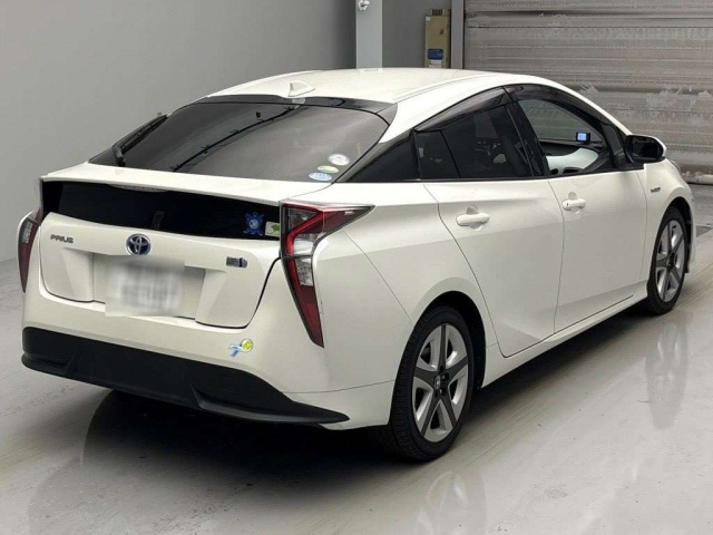TOYOTA PRIUS 2016