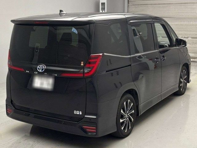 TOYOTA NOAH 2024